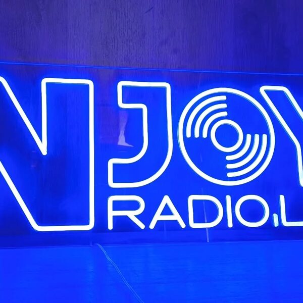 Personalizēta LED neona zīme "NJOY radio"