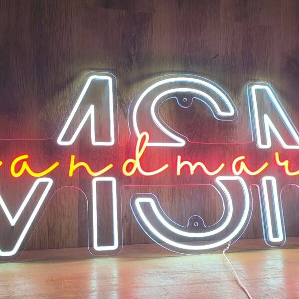 Personalizēta LED neona zīme "MSM brandmarket"