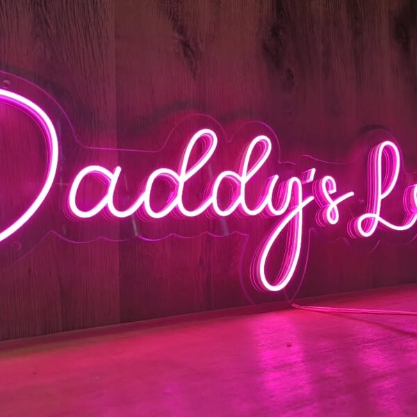 Personalizēta LED neona zīme "Daddy's Lounge"