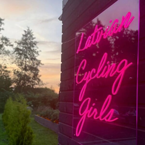 Personalizēta LED neona zīme "Latvian Cycling Girls"