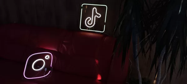 LED-neoonvalgusreklaam