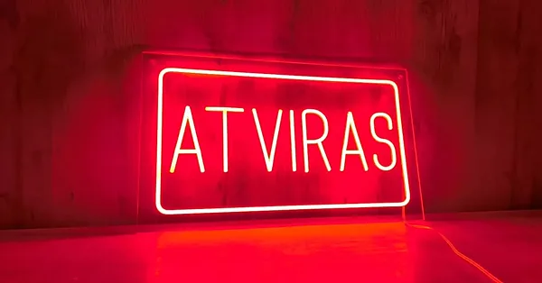 
LED neona izkārtne sarkanā krāsā, uzraksts "Atvērts" (lietuviešu valodā), restorānam
pamatne — caurspīdīgs monolīts polikarbonāts 6 mm.&nbsp;
