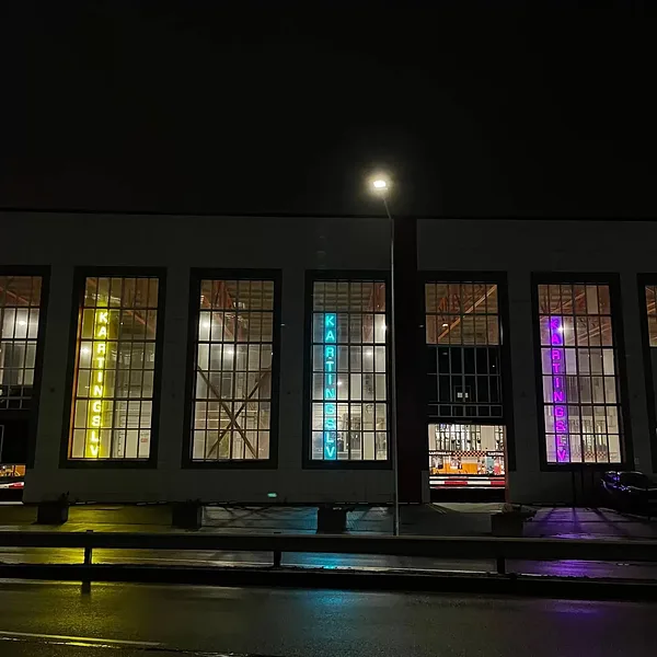 LED neona izkārtņu komplekts Kartings.lv firmas krāsās, izgatavots pēc individuāla pasūtījuma.